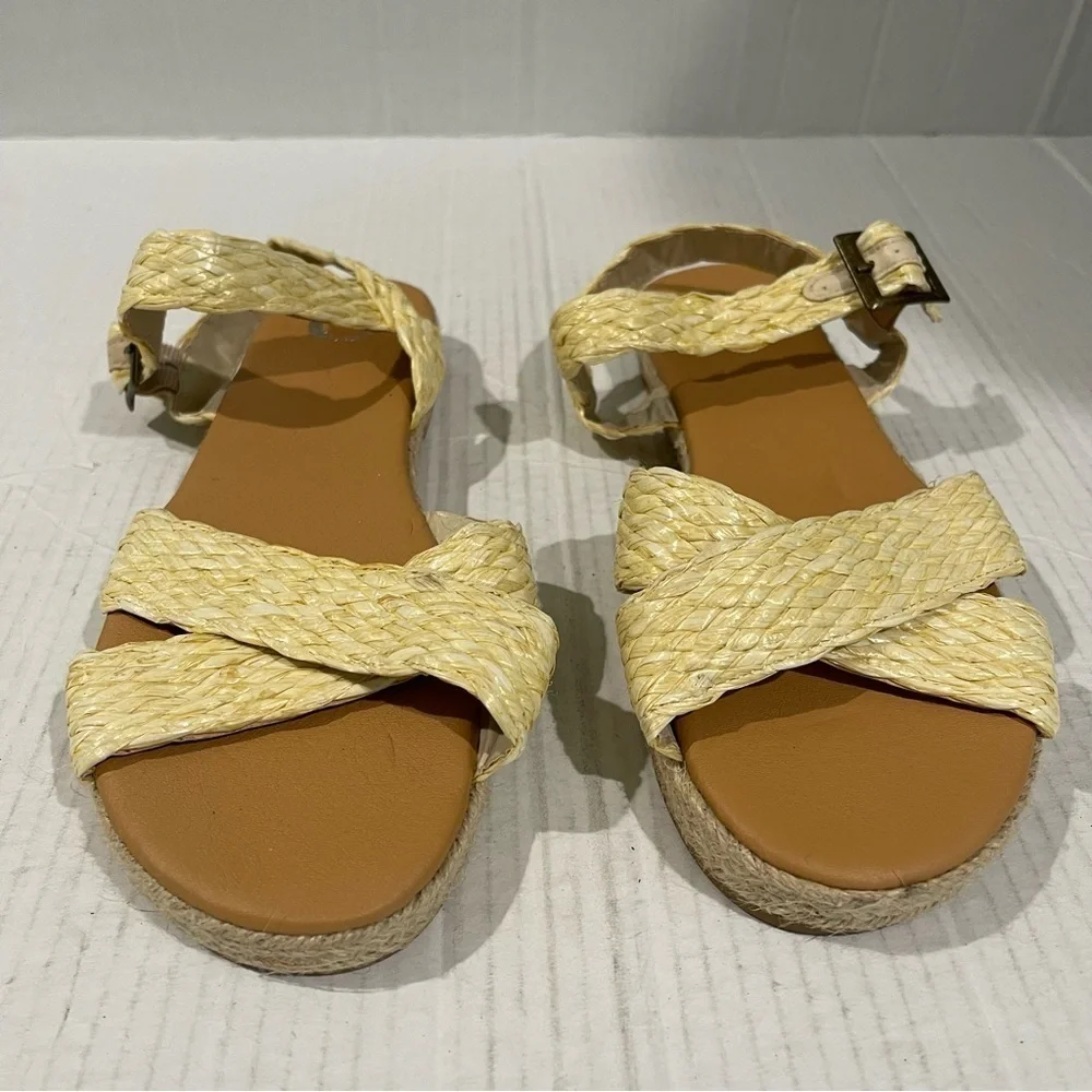 Journee Collection Cream Sandals Size 10